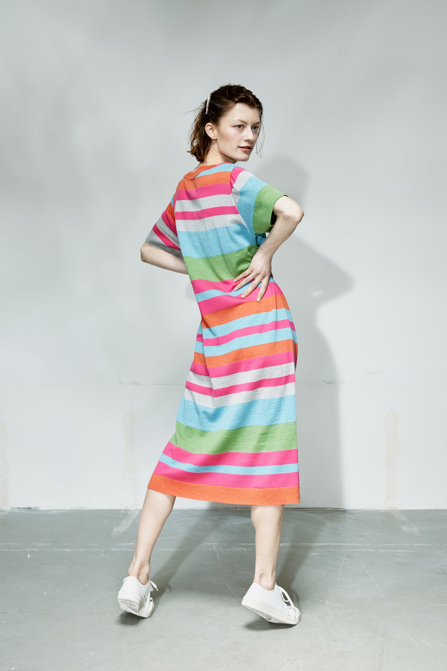 Duhové maxi šaty ZÁŘIVÉ PRUHY