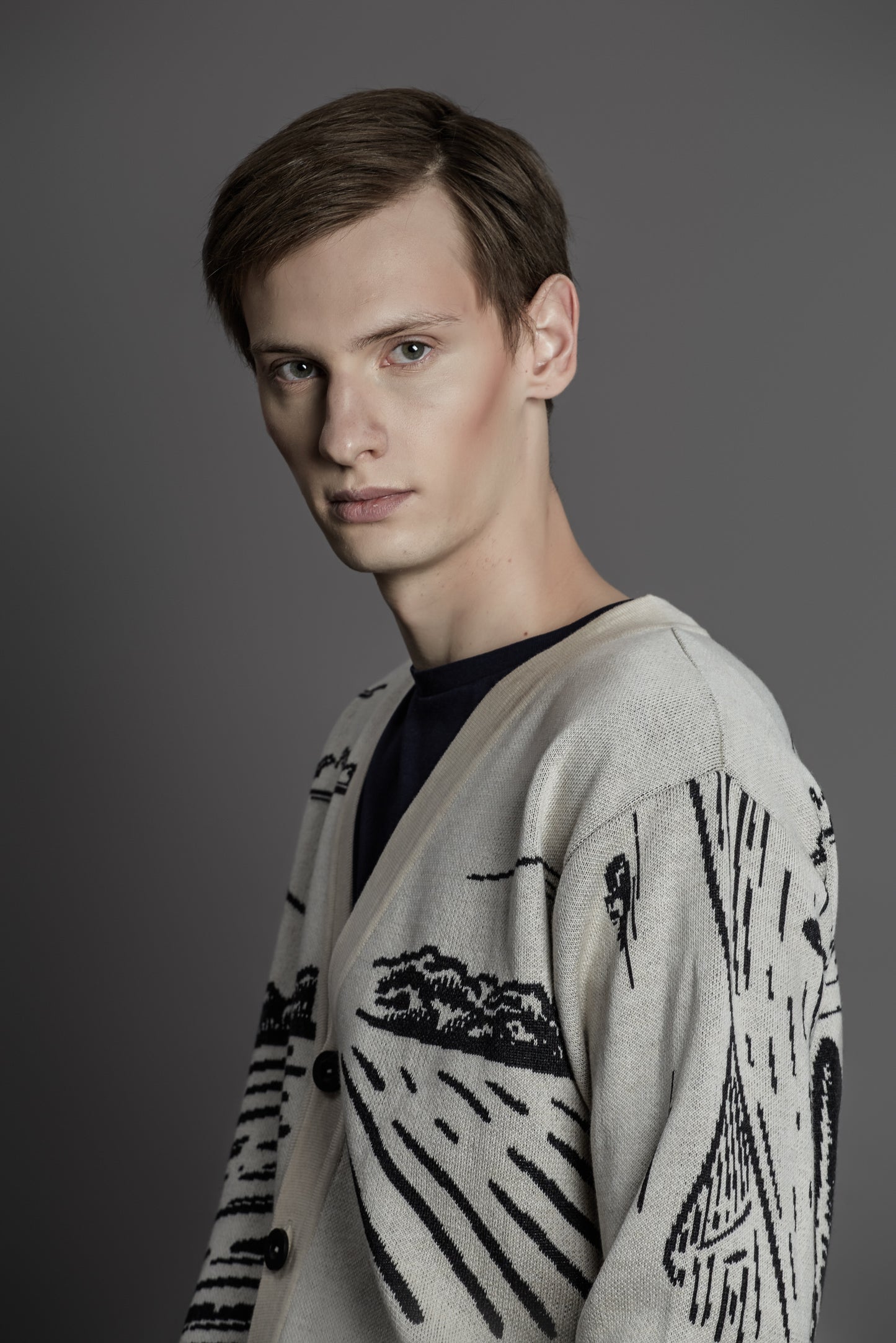 Krátký propínací svetr CHALUPA