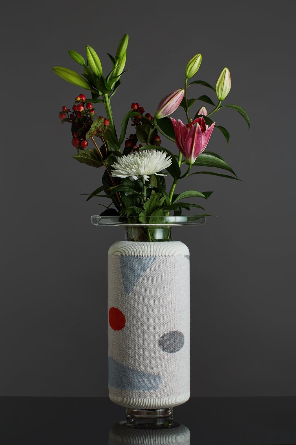 Váza s pleteným potahem TVARY